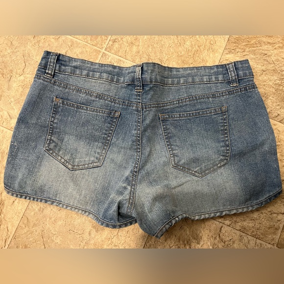 Bluenotes distressed shorts - Picture 2 of 3